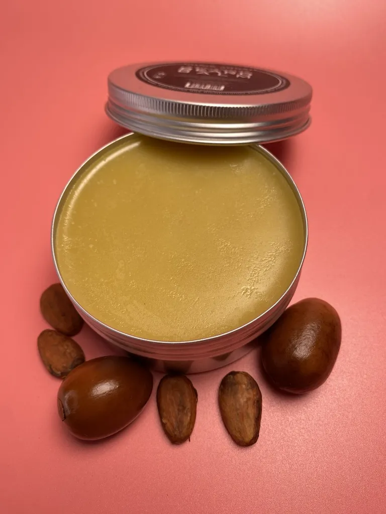 TEXT SHOT… MOISTURIZING & NOURISHING BEARD BALM.webp