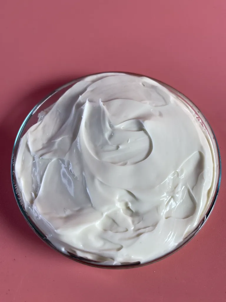 TEA TREE & PEPPERMINT HAIR BUTTER. Texture Shot.webp